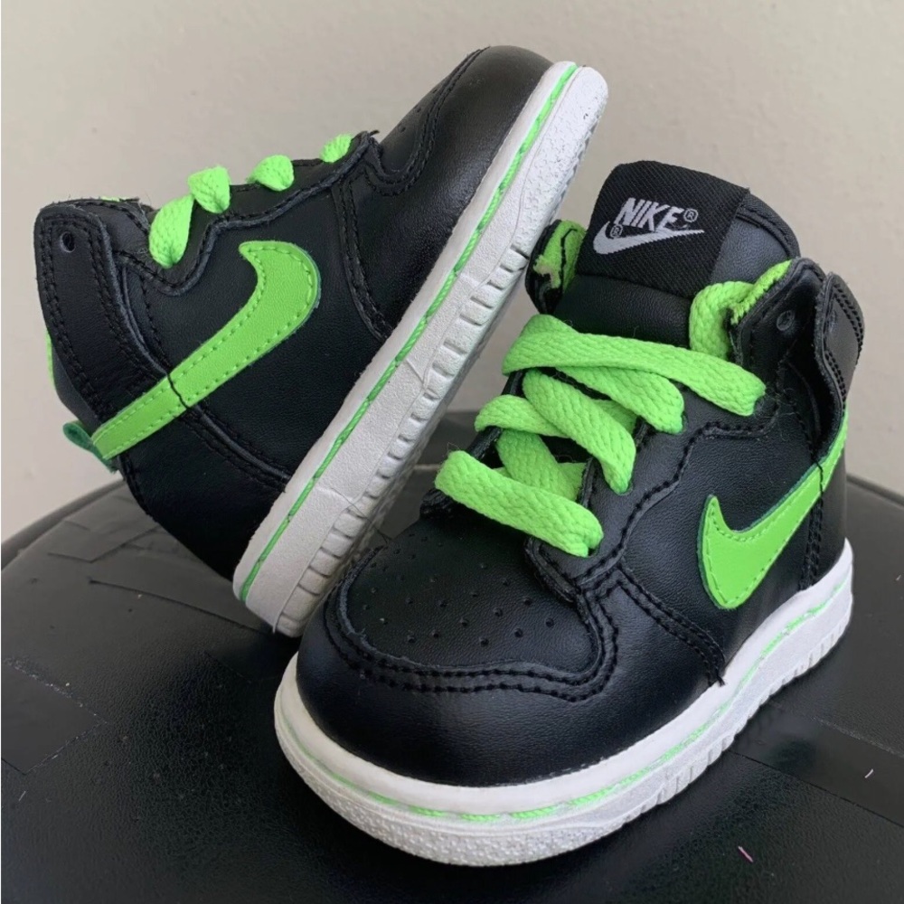 NIKE DUNKS
